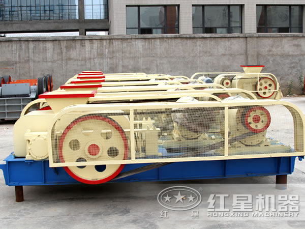 排列整齊的對輥煤炭破碎機 排列整齊的對輥煤炭破碎機