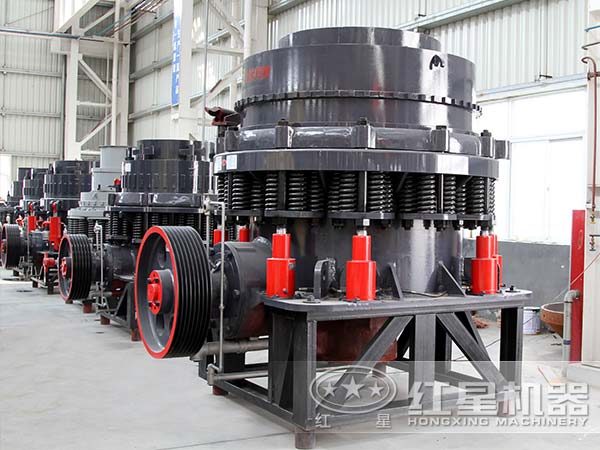 排列整齊的磁鐵礦破碎機(jī) 排列整齊的磁鐵礦破碎機(jī)