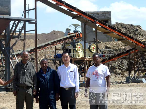 礦石顎式破碎機投產現場示意圖 礦石顎式破碎機投產現場示意圖