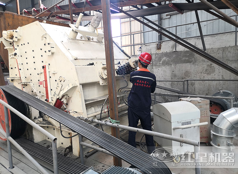 紅星機(jī)器售后人員現(xiàn)場(chǎng)檢查設(shè)備 紅星機(jī)器售后人員現(xiàn)場(chǎng)檢查設(shè)備