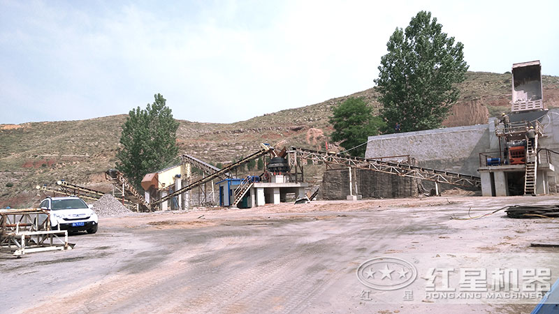 鄂破+圓錐破碎機作業現場 鄂破+圓錐破碎機作業現場