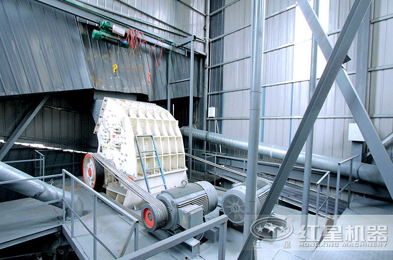 臥式破碎機(jī)工作現(xiàn)場圖片