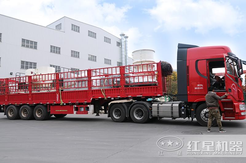 紅星廠家的大型破碎機發貨中 紅星廠家的大型破碎機發貨中