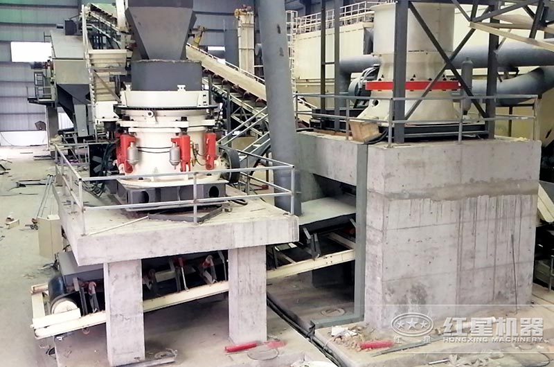 圓錐式破碎機破碎生產現場 圓錐式破碎機破碎生產現場