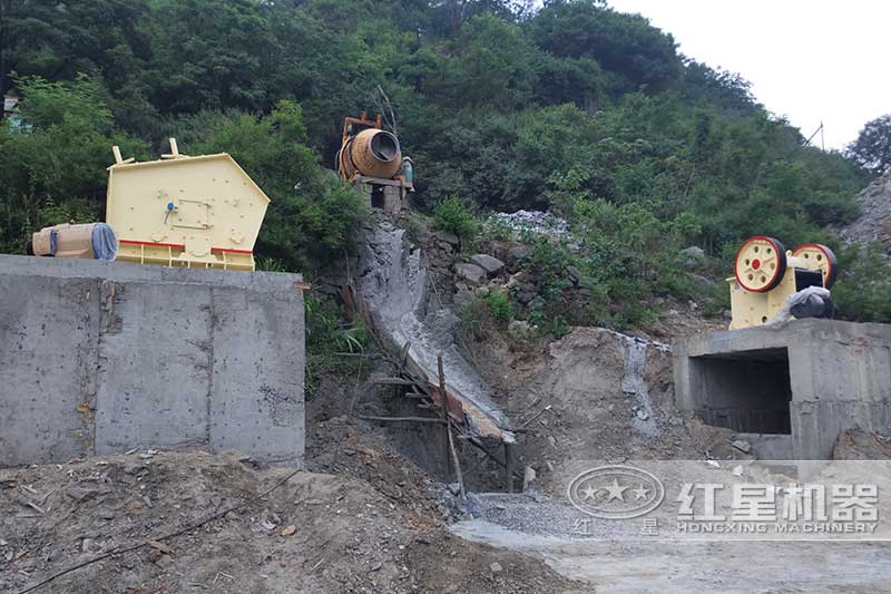 珍珠巖破碎設(shè)備生產(chǎn)線配置方案 珍珠巖破碎設(shè)備生產(chǎn)線配置方案