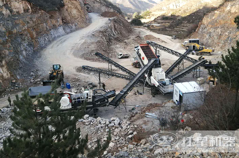 山東客戶移動式大型粉碎機工作現場 山東客戶移動式大型粉碎機工作現場