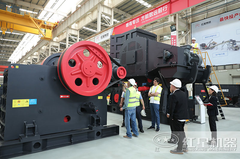 客戶來廠考察鄂破機設備 客戶來廠考察鄂破機設備