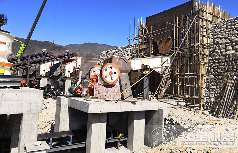石子破碎機(jī)一臺(tái)多少錢(qián)？時(shí)產(chǎn)量100噸左右