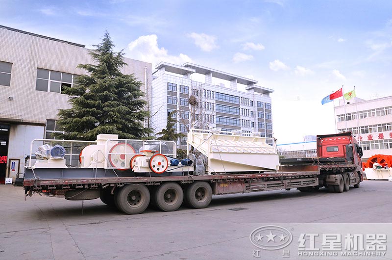 紅星廠家的對輥破發貨現場 紅星廠家的對輥破發貨現場