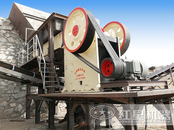 PE顎式破碎機生產現場 PE顎式破碎機生產現場