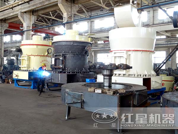 雷蒙磨粉機生產(chǎn)車間 雷蒙磨粉機生產(chǎn)車間