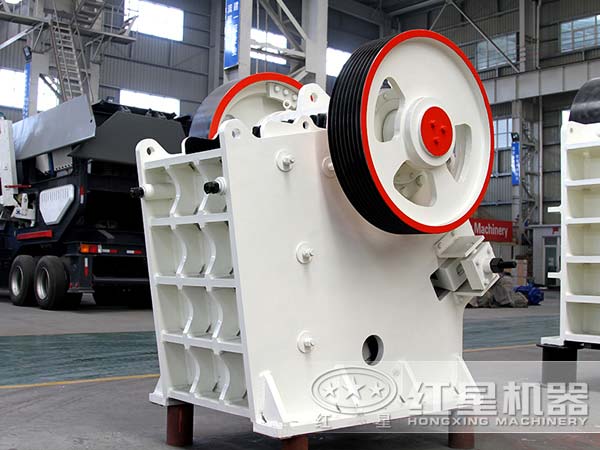 46鄂式碎石機(jī)一臺(tái)多少錢？預(yù)期產(chǎn)值可達(dá)多少噸？