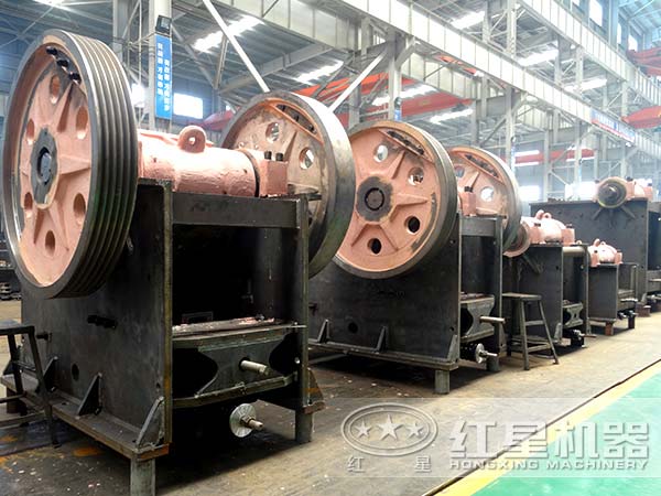 鄂式破碎機生產車間 鄂式破碎機生產車間