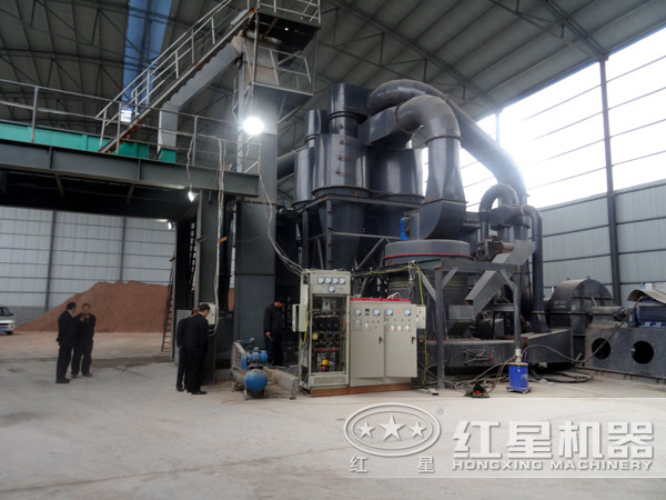 新型石灰石磨粉機安裝現場 新型石灰石磨粉機安裝現場