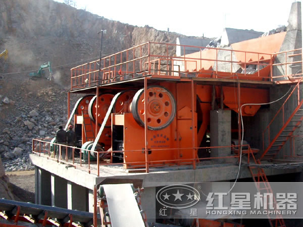 鄂式破碎機作業現場 鄂式破碎機作業現場