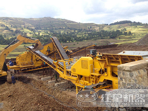 車載式建筑垃圾破碎機工作現場 車載式建筑垃圾破碎機工作現場