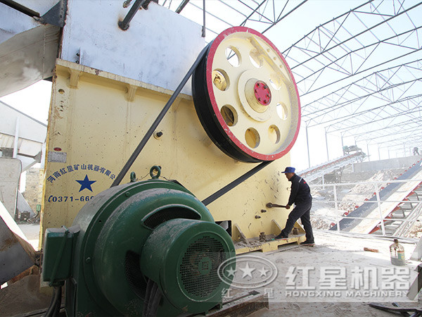 PE750*1060鄂式破碎機安裝生產客戶現場 PE750*1060鄂式破碎機安裝生產客戶現場