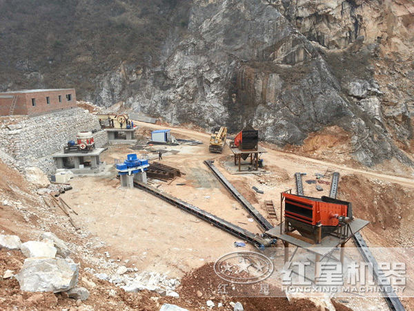 山東泰山一客戶(hù)制砂現(xiàn)場(chǎng) 山東泰山一客戶(hù)制砂現(xiàn)場(chǎng)