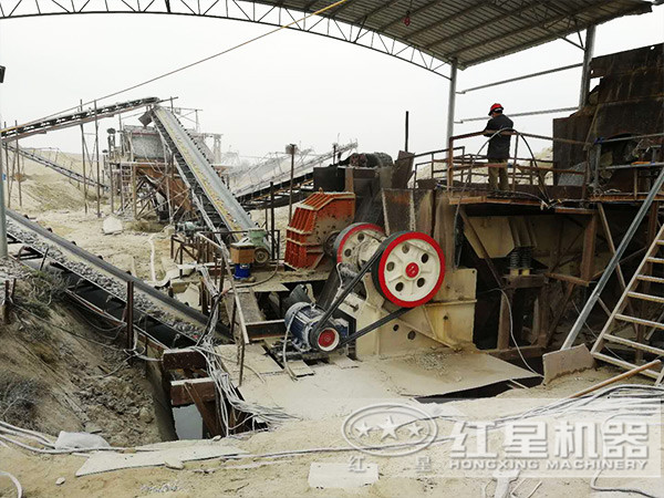 石頭碎石機(jī)作業(yè)客戶(hù)現(xiàn)場(chǎng) 石頭碎石機(jī)作業(yè)客戶(hù)現(xiàn)場(chǎng)