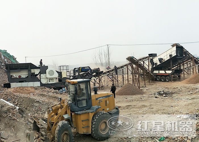 流動打石子機客戶作業(yè)現(xiàn)場 流動打石子機客戶作業(yè)現(xiàn)場