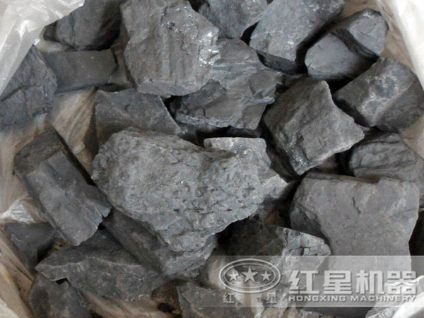 一臺(tái)用于破碎煤矸石的移動(dòng)粉碎機(jī)_70噸/小時(shí)，出料粒度20以下