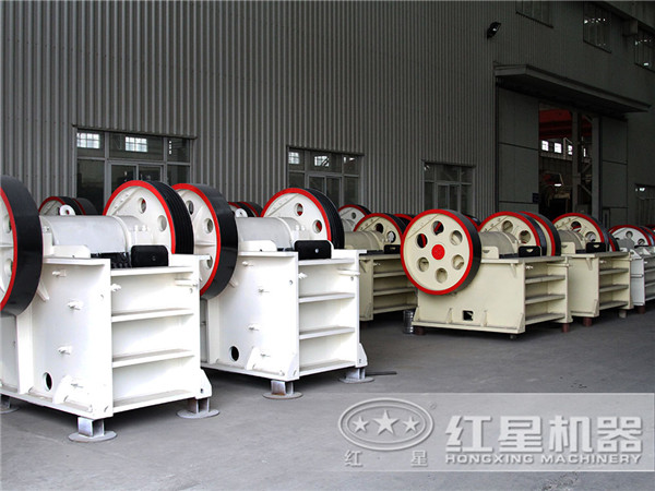 紅星礫石顎破粉碎設(shè)備生產(chǎn)廠家車間一角 紅星礫石顎破粉碎設(shè)備生產(chǎn)廠家車間一角