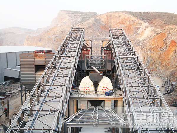 重錘式破碎機(jī)生產(chǎn)現(xiàn)場(chǎng)全程密封輸送 重錘式破碎機(jī)生產(chǎn)現(xiàn)場(chǎng)全程密封輸送