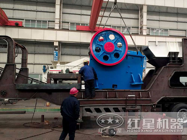 紅星履帶式移動破碎機生產車間 紅星履帶式移動破碎機生產車間