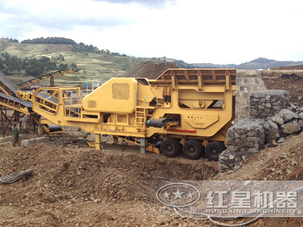 流動石子機作業(yè)客戶現(xiàn)場 流動石子機作業(yè)客戶現(xiàn)場