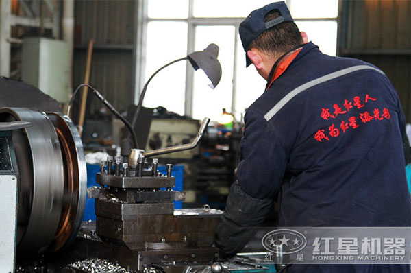 河南紅星技術(shù)人員正在認(rèn)真的測(cè)試 河南紅星技術(shù)人員正在認(rèn)真的測(cè)試