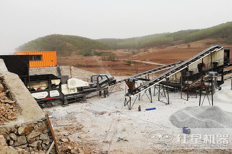 移動破碎工作站加工青石現場 移動破碎工作站加工青石現場