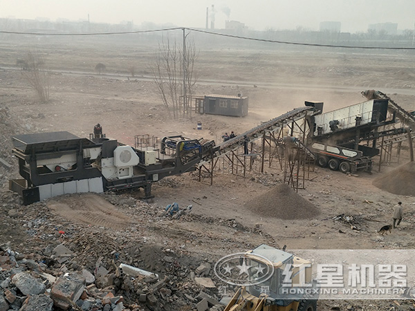 客戶來廠參觀履帶汽車移動磕石機 客戶來廠參觀履帶汽車移動磕石機