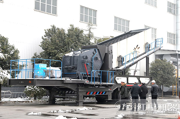 用戶來紅星參觀考察汽車流動破石機 用戶來紅星參觀考察汽車流動破石機