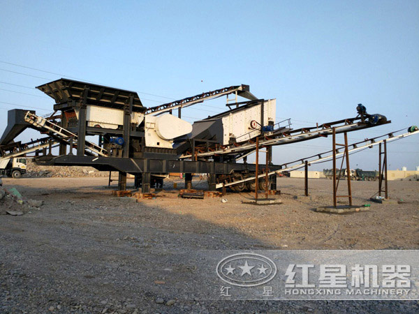移動(dòng)鄂式磕石機(jī)處理石子時(shí)產(chǎn)量多大，需投資多少錢(qián)？