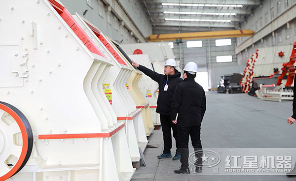 用戶來廠參觀考察反擊碎石機 用戶來廠參觀考察反擊碎石機