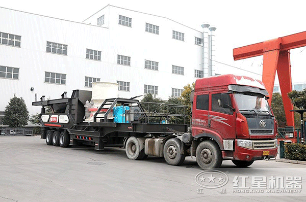 紅星柴油小型流動石子破碎機發貨 紅星柴油小型流動石子破碎機發貨