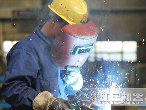 反擊破碎機(jī)生產(chǎn)車間 反擊破碎機(jī)生產(chǎn)車間