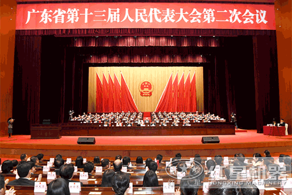 大型流動(dòng)粉碎石頭一體機(jī)多少錢(qián)一臺(tái)？