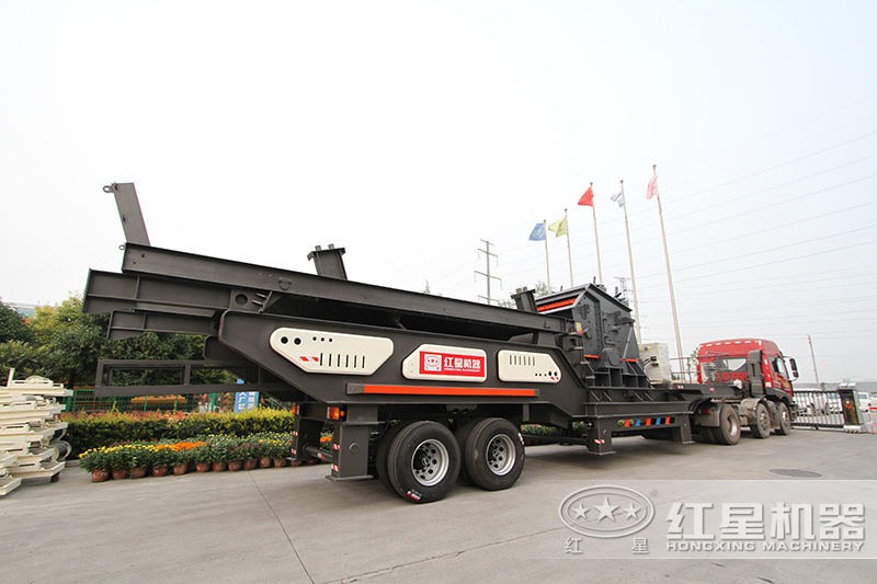 掛上車頭就能跑的流動打石頭機 掛上車頭就能跑的流動打石頭機