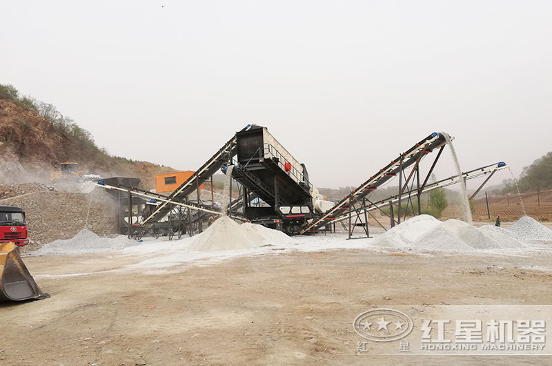 移動磕石子機工作現場 移動磕石子機工作現場