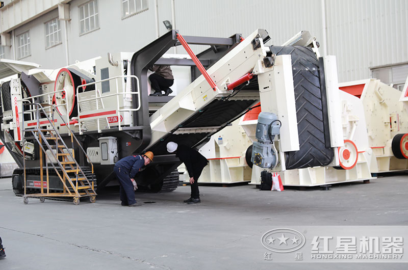 客戶來廠參觀履帶破碎機(jī) 客戶來廠參觀履帶破碎機(jī)