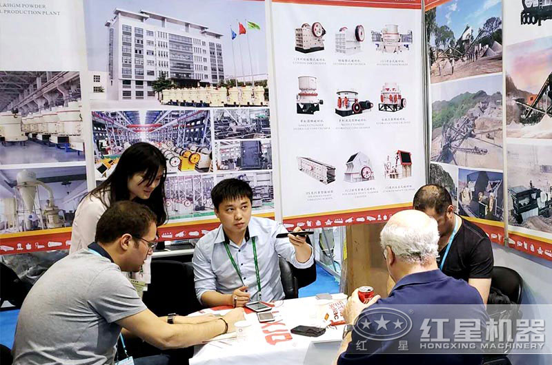 與國際客戶交談 與國際客戶交談