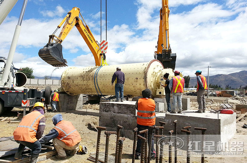 1.2米x2.4米脫硫球磨機(jī)作業(yè)客戶現(xiàn)場 1.2米x2.4米脫硫球磨機(jī)作業(yè)客戶現(xiàn)場