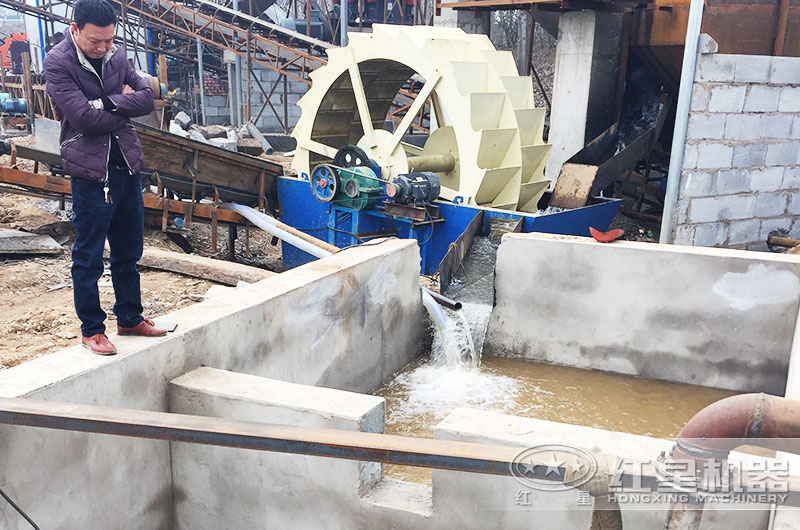 就近參觀周邊水洗砂現場 可循環利用水資源的用戶撈沙現場