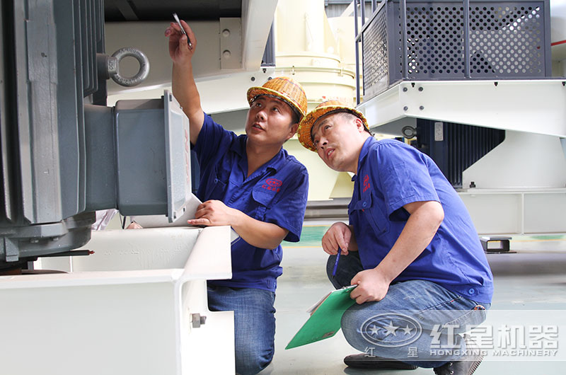 技術(shù)嫻熟的紅星技術(shù)人員正在認(rèn)真檢測數(shù)據(jù) 技術(shù)嫻熟的紅星技術(shù)人員正在認(rèn)真檢測數(shù)據(jù)