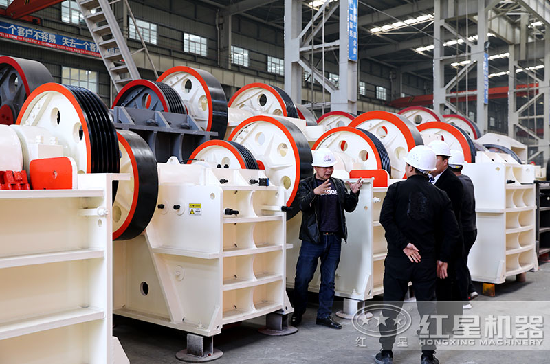 客戶來廠參觀顎破玻璃粉碎機 客戶來廠參觀顎破玻璃粉碎機