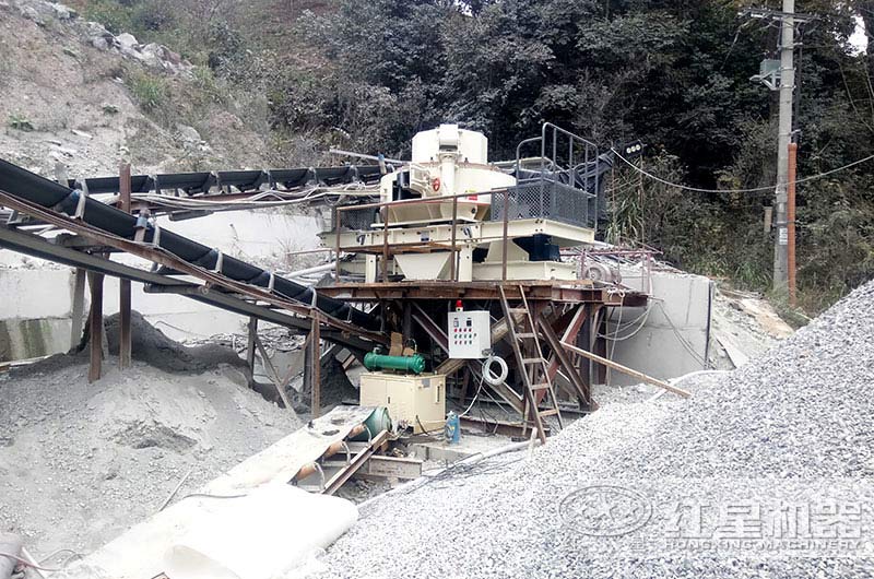 固定式石頭碎沙機作業(yè)現(xiàn)場 固定式石頭碎沙機作業(yè)現(xiàn)場