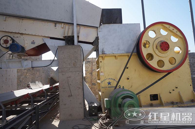 石灰石顎式破碎機(jī) 石灰石顎式破碎機(jī)