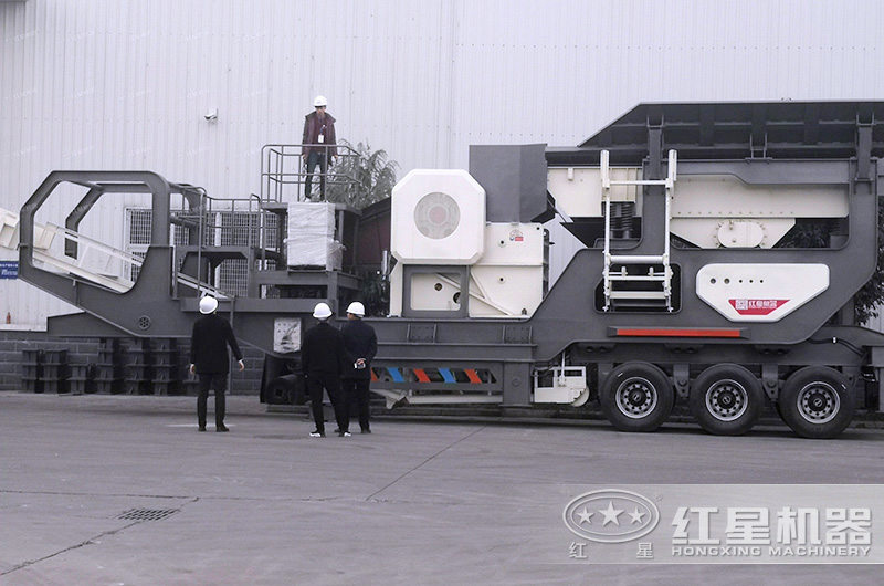 客戶來(lái)廠參觀移動(dòng)顎破機(jī) 客戶來(lái)廠參觀移動(dòng)顎破機(jī)