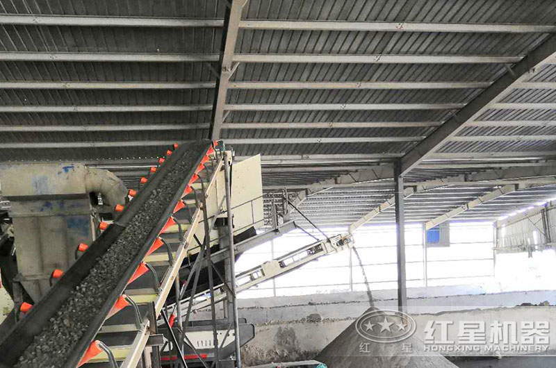 移動制沙設(shè)備室內(nèi)環(huán)保生產(chǎn)中 移動制沙設(shè)備室內(nèi)環(huán)保生產(chǎn)中